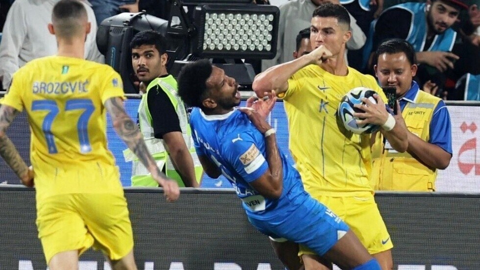 النصر يواجه الهلال في موقعة قوية بالدوري السعودي