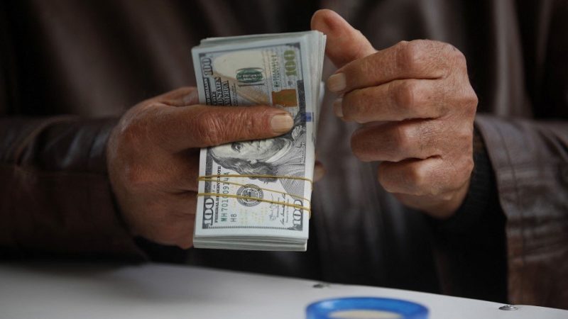 الموازي أعلى بـ 12% عن الرسمي.. آخر تحديث لأسعار صرف الدولار في العراق