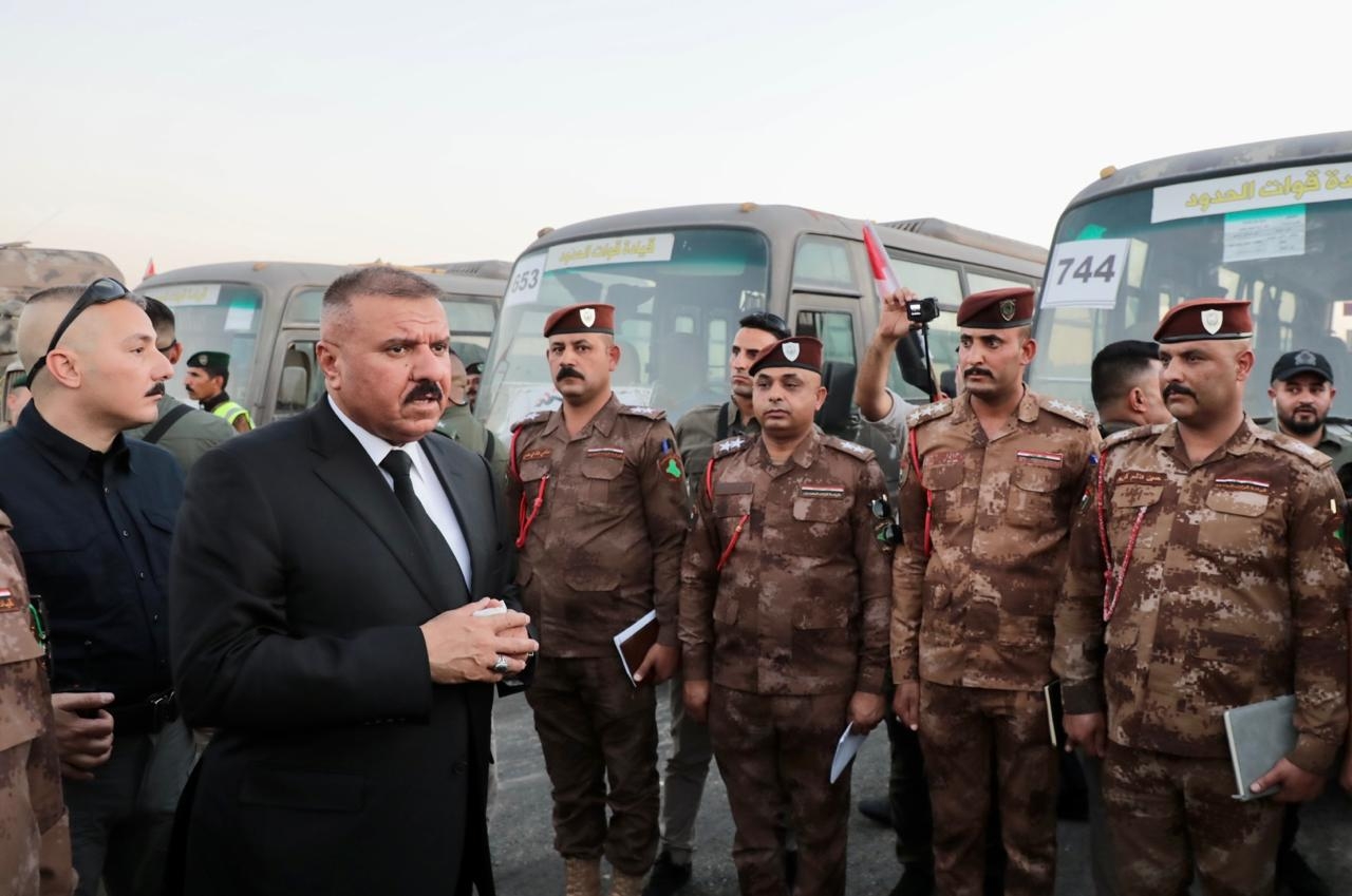 وزير الداخلية يعلن تخصيص (750) عجلة لنقل الزائرين بين النجف وكربلاء