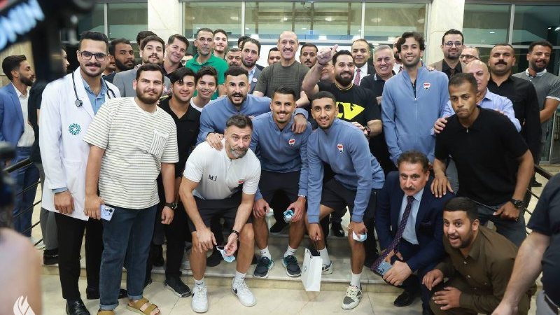 وفد المنتخب الوطني يزور أطفال مرضى السرطان في البصرة