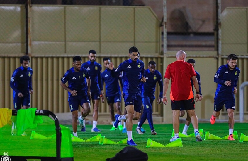 خطوة جديدة من بيولي اتجاه لاعبي النصر السعودي