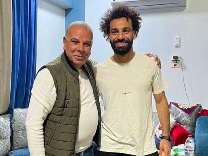 والد محمد صلاح يعلق على الفيديو المتداول بشأن انتقال “مو” للهلال السعودي (فيديو)