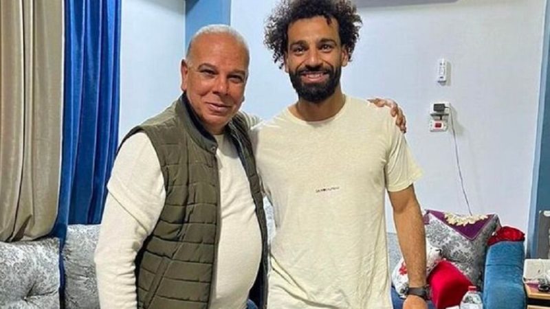 والد محمد صلاح يعلق على الفيديو المتداول بشأن انتقال “مو” للهلال السعودي (فيديو)