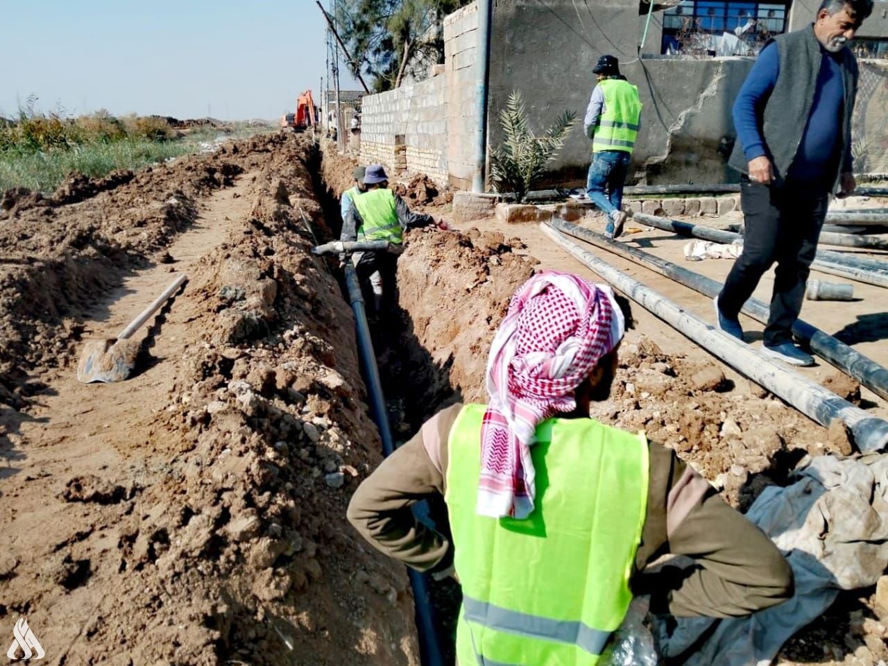 الجهد الخدمي في ميسان يباشر بمشروع مد شبكة الماء في منطقة آل فتلة