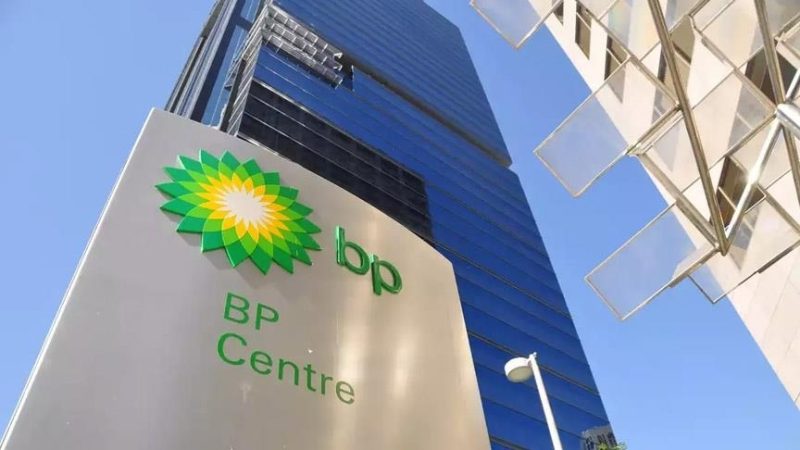 رويترز تكشف عن ثاني أكبر صفقة في تاريخ الموارد العراقية.. 25 مليار دولار مع “BP” قريبًا